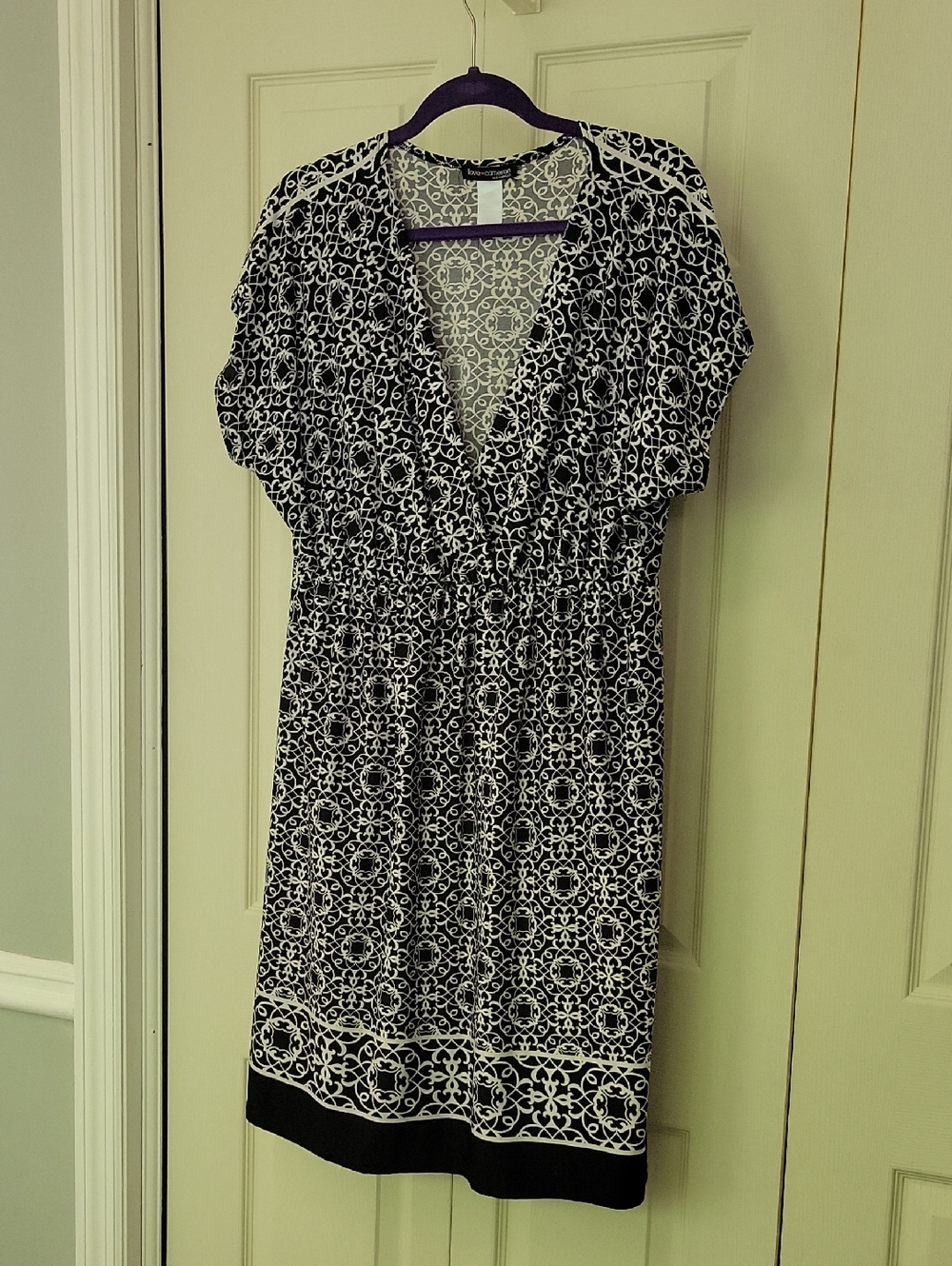 Black and White Printed V-Neck Women’s Dress - Size 2X